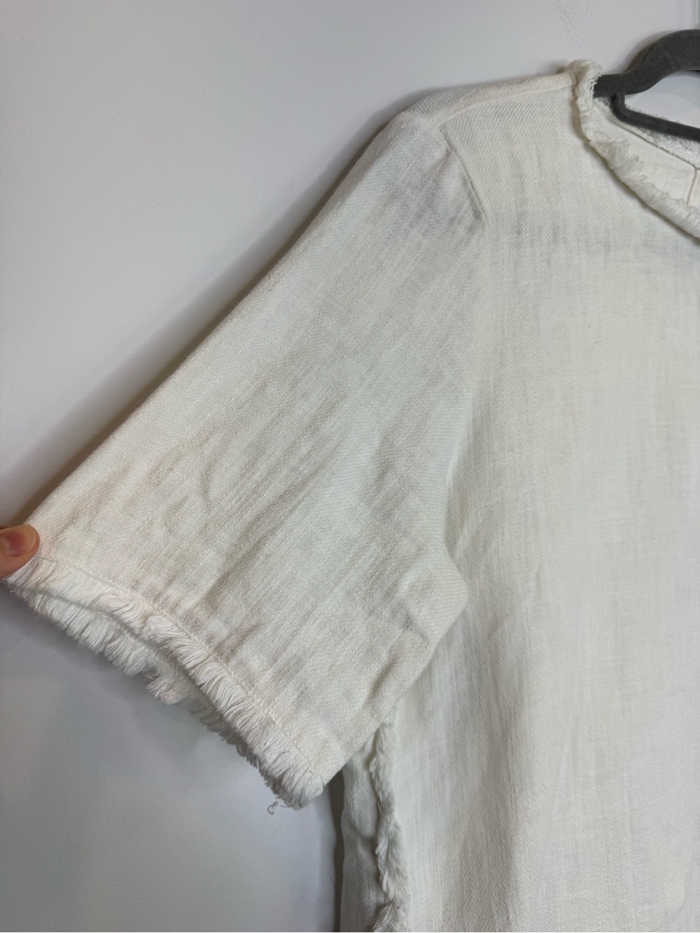 Everly White Short-Sleeve Frayed-Trim Linen Top - Picture 4 of 7